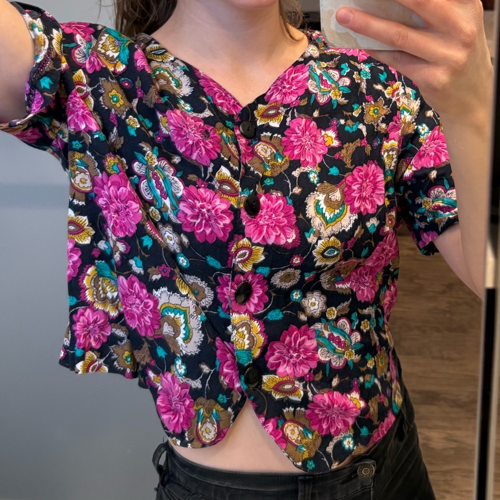 Floral Button-Front Crop Top - Pink on Black